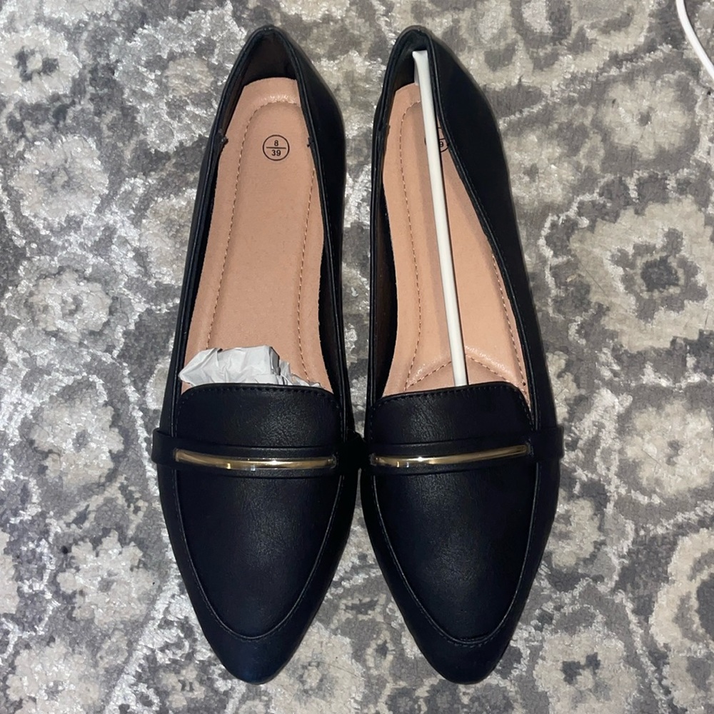 Classic Black Women's Loafers with Metallic Accent
